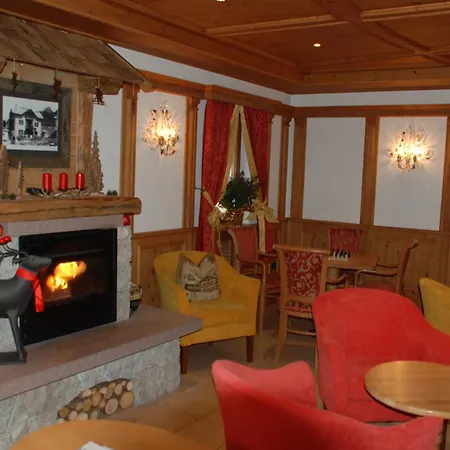 Flora Hotell 3*