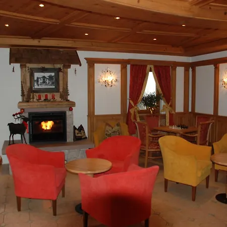 Flora Hotell 3*